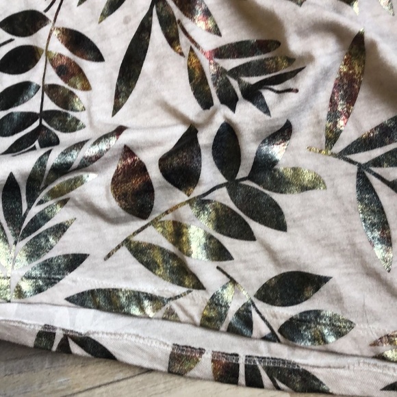 Dantelle Womens Tee Shirt Asymmetrical Metallic Leaves Lightweight Tan Size M - Picture 4 of 6